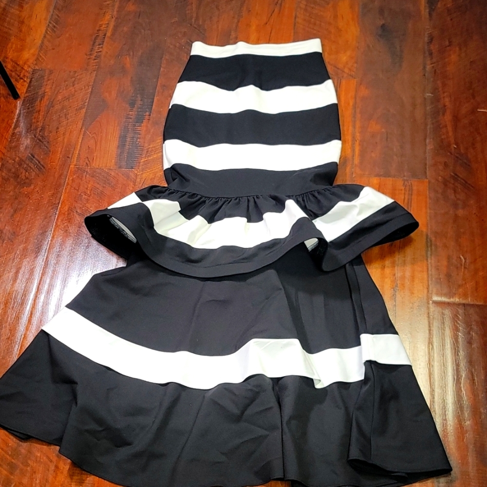 Ruffled Fitted Skirt